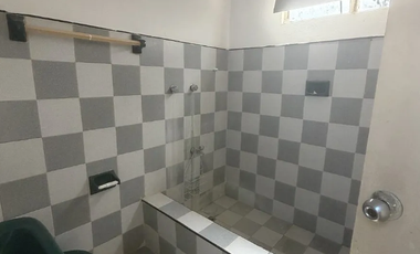 CASA EN VENTA, ESQUINA, TERRENO EXCEDENTE