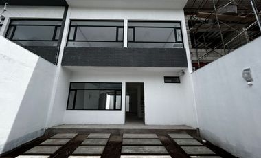 Casa de Venta en La Morita, Tumbaco, con entrada independiente