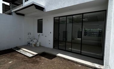 Casa de Venta en La Morita, Tumbaco, con entrada independiente