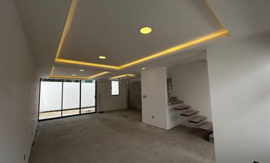 Casa de Venta en La Morita, Tumbaco, con entrada independiente