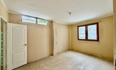 SAN LORENZO: CASA CON SALIDA A 2 CALLES Y A 1 TERRENO DEL MAR