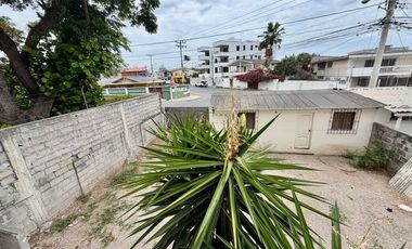 SAN LORENZO: CASA CON SALIDA A 2 CALLES Y A 1 TERRENO DEL MAR
