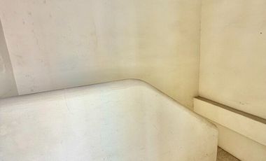 SAN LORENZO: CASA CON SALIDA A 2 CALLES Y A 1 TERRENO DEL MAR