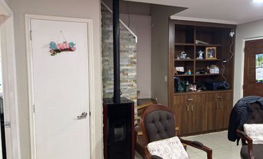 Casa 3 dormitorios, quincho. Condominio Chiguayanet