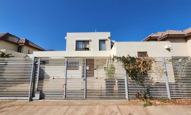 Arriendo hermosa Casa 4D-4B- quincho, piscina