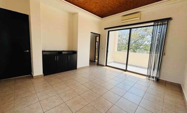 Casa con alberca y jardín privados en Fracc