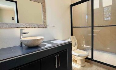 Casa con alberca y jardín privados en Fracc