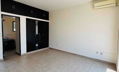 Casa con alberca y jardín privados en Fracc