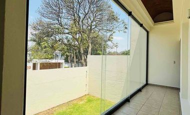 Casa con alberca y jardín privados en Fracc