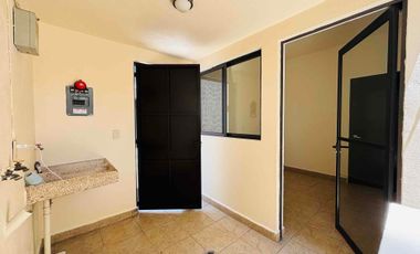 Casa con alberca y jardín privados en Fracc