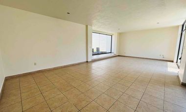 Casa con alberca y jardín privados en Fracc