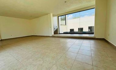 Casa con alberca y jardín privados en Fracc