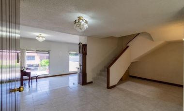 VENTA CASA CON JARDIN 4 RECAMARAS AMPLIOS ESPACIOS JARDINES BELLAVISTA