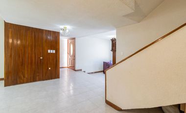 VENTA CASA CON JARDIN 4 RECAMARAS AMPLIOS ESPACIOS JARDINES BELLAVISTA