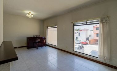 VENTA CASA CON JARDIN 4 RECAMARAS AMPLIOS ESPACIOS JARDINES BELLAVISTA