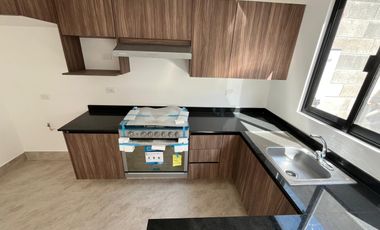 CASA EN RENTA NUEVA