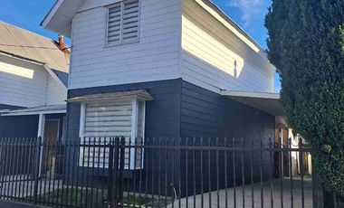 Arriendo casa Para uso habitacional o comercial .Disponible a partir del 30 de Abril  en Maximiliano Uribe casi esquina Avenida Los Notros Puerto Montt.