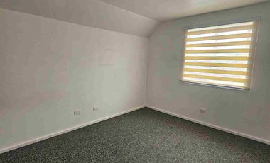 Arriendo casa Para uso habitacional o comercial .Disponible a partir del  en Maximiliano Uribe casi esquina Avenida Los Notros Puerto Montt. Propiedad cuenta con.Living comedor Cocina concepto abierto.                    3 dormitorios 2 de ellos en segundo nivel. 1 baño Primer nivel.  Cámaras de vigilancia y calefacción.Ideal para tu emprendiendo o vivir en la comodidad de una casa con 2 estacionamientos y portón eléctrico.Bodega cerrada.no lo dudes más y conversemos.                           Uso habitacional $ 580.000    Uso Comercial $ 750.000   Raisur Propiedades 99200----