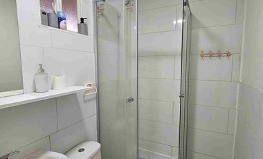 Arriendo casa Para uso habitacional o comercial .Disponible a partir del  en Maximiliano Uribe casi esquina Avenida Los Notros Puerto Montt. Propiedad cuenta con.Living comedor Cocina concepto abierto.                    3 dormitorios 2 de ellos en segundo nivel. 1 baño Primer nivel.  Cámaras de vigilancia y calefacción.Ideal para tu emprendiendo o vivir en la comodidad de una casa con 2 estacionamientos y portón eléctrico.Bodega cerrada.no lo dudes más y conversemos.                           Uso habitacional $ 580.000    Uso Comercial $ 750.000   Raisur Propiedades 99200----