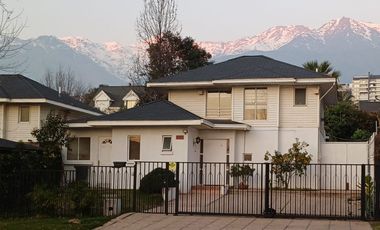 Se vende casa 4d/4b/4estac/1bodega, en Alto Macul