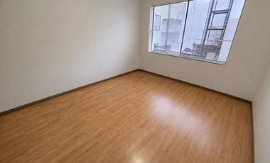 Vendo acogedor departamento en Primer Piso Calle Los Montoneros – Urb. Neptuno