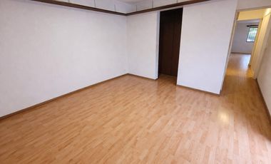 Vendo acogedor departamento en Primer Piso Calle Los Montoneros – Urb. Neptuno