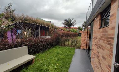 SE ARRIENDA HERMOSA CASA CONJUNTO GERONA - VDA CERCA DE PIEDRA