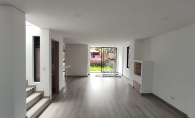 SE ARRIENDA HERMOSA CASA CONJUNTO GERONA - VDA CERCA DE PIEDRA