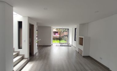 SE ARRIENDA HERMOSA CASA CONJUNTO GERONA - VDA CERCA DE PIEDRA