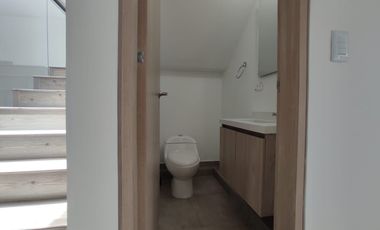 SE ARRIENDA HERMOSA CASA CONJUNTO GERONA - VDA CERCA DE PIEDRA