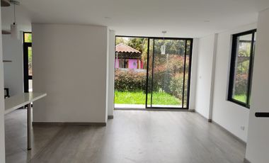 SE ARRIENDA HERMOSA CASA CONJUNTO GERONA - VDA CERCA DE PIEDRA