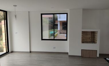 SE ARRIENDA HERMOSA CASA CONJUNTO GERONA - VDA CERCA DE PIEDRA