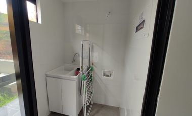 SE ARRIENDA HERMOSA CASA CONJUNTO GERONA - VDA CERCA DE PIEDRA