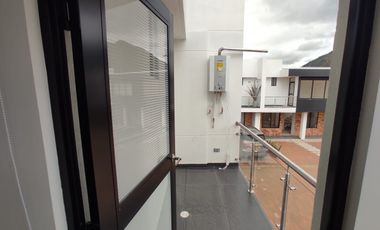 SE ARRIENDA HERMOSA CASA CONJUNTO GERONA - VDA CERCA DE PIEDRA