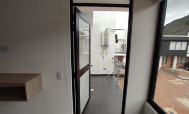 SE ARRIENDA HERMOSA CASA CONJUNTO GERONA - VDA CERCA DE PIEDRA