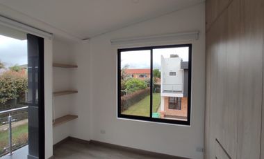 SE ARRIENDA HERMOSA CASA CONJUNTO GERONA - VDA CERCA DE PIEDRA