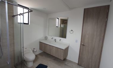 SE ARRIENDA HERMOSA CASA CONJUNTO GERONA - VDA CERCA DE PIEDRA