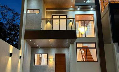 LUXURY 6-BR HOUSE  & LOT IN ANTIPOLO  VALLEY NEAR LRT-2 & SM MASINAG RFO
