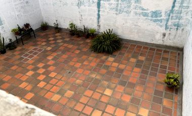 VENTA DE CASA DE 2 PISOS INDEPENDIENTES, PARA REMODELAR, 212 MT2, SECTOR LA MAGNOLIA, ENVIGADO, ANTIOQUIA
