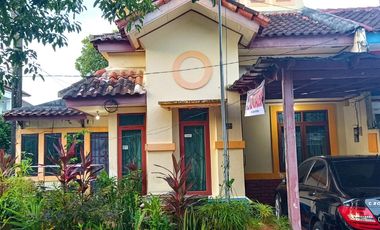 RUMAH 2 Lantai siap Huni