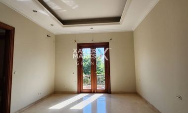 Disewakan Rumah Elite 2 Lantai di Galaxi Bumi Permai, Surabaya Timur