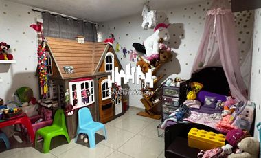 CASA EN VENTA EN VALLE IMPERIAL EN ESQUINA FRENTE A PARQUE/4 REC