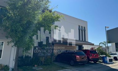 CASA EN VENTA EN VALLE IMPERIAL EN ESQUINA FRENTE A PARQUE/4 REC