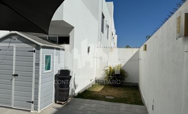 CASA EN VENTA EN VALLE IMPERIAL EN ESQUINA FRENTE A PARQUE/4 REC