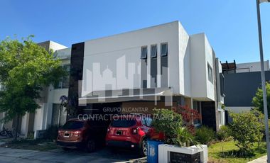 CASA EN VENTA EN VALLE IMPERIAL EN ESQUINA FRENTE A PARQUE/4 REC