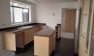 RENTO HERMOSA CASA - CAMPO ALEGRE 350 m2 CONSTRUCCIÓN - 4 DORMITORIOS.