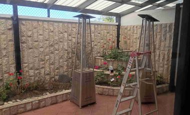 RENTO HERMOSA CASA - CAMPO ALEGRE 350 m2 CONSTRUCCIÓN - 4 DORMITORIOS.