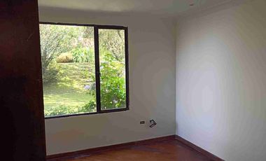 RENTO HERMOSA CASA - CAMPO ALEGRE 350 m2 CONSTRUCCIÓN - 4 DORMITORIOS.