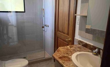 RENTO HERMOSA CASA - CAMPO ALEGRE 350 m2 CONSTRUCCIÓN - 4 DORMITORIOS.