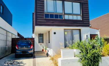 VENDO HERMOSA CASA. CONDOMINIO CUMBRES DE MARSELLA QUILPUÉ